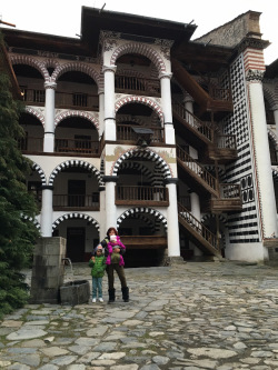 Travel with kids: Excursie la manastirea Rila