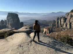 Travel in doi: Plimbari deasupra norilor la Meteora