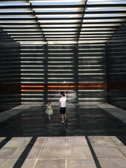La pas prin Bucuresti: Memorialul Holocaustului