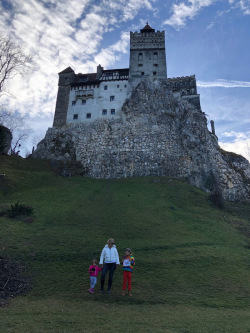 La munte cu copiii: Un weekend cu o casuta si un castel