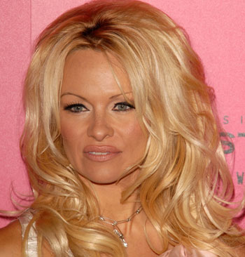 Pamela Anderson se implica serios in lumea modei