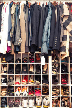 Dressing tuesday: Tu cum iti depozitezi pantofii?